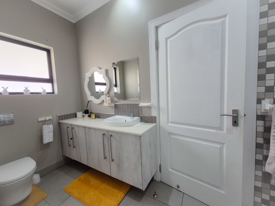 4 Bedroom Property for Sale in Heron Banks Golf Estate Free State